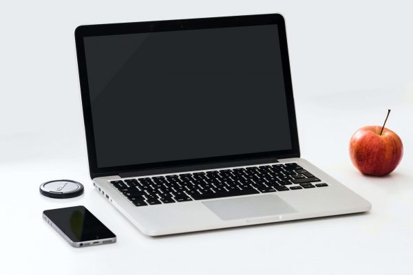 WebsiteLiveReviews_BlankLaptopMockup_pexels-karsten-madsen-18105_tinified